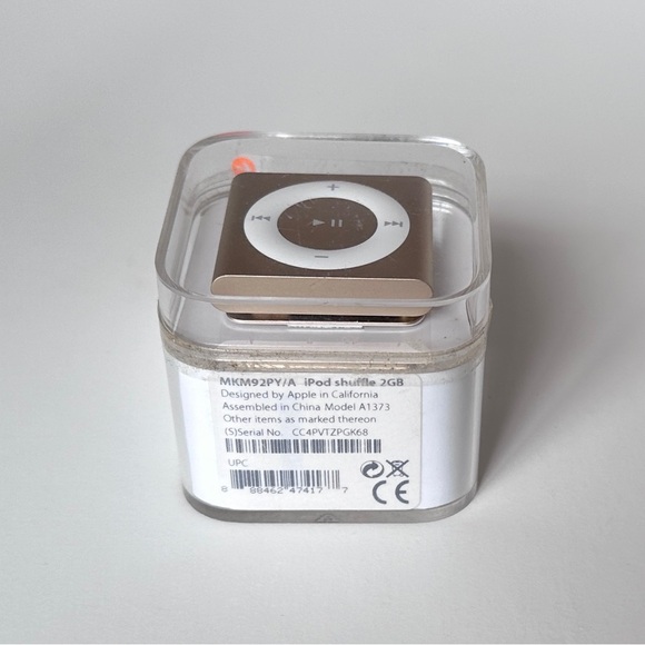 Apple iPod Shuffle 4th Generation 2 GB Gold Model A1373 - Picture 3 of 8